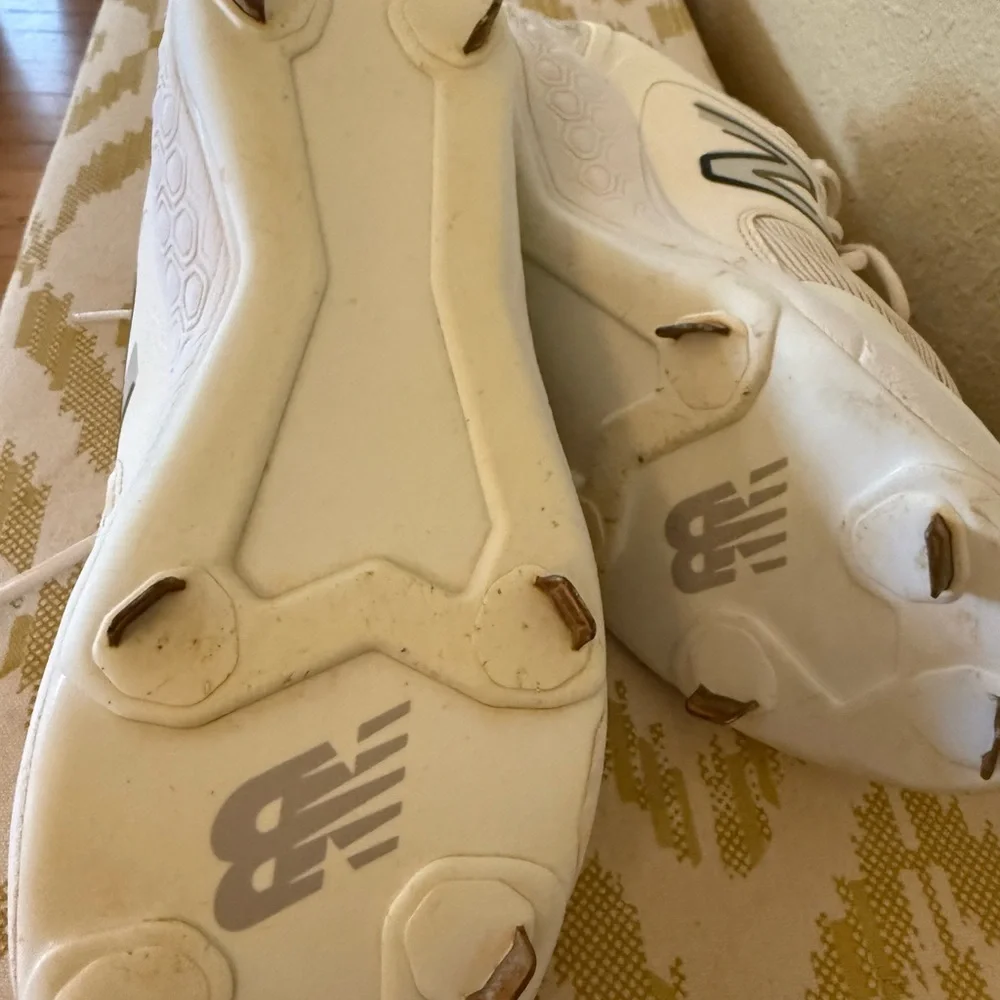 New Balance Fresh Foam Light Gray baseball cleats